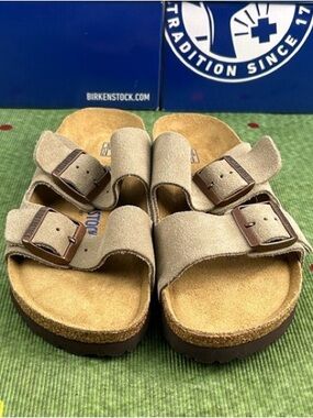 Birkenstock Arizona Suede Sandals in Beige Taupe🐿️
